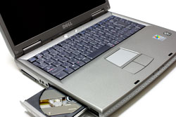 ノートPCのDVDドライブ（DELL）