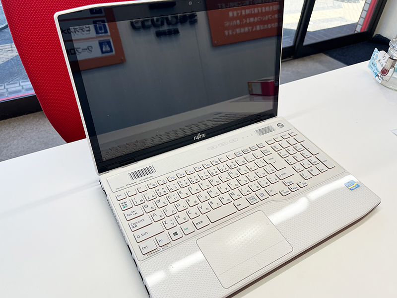 富士通 FMV LIFEBOOK AH77/K Windows 11を無理に入れたら起動不可に 