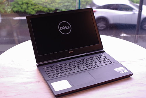 DELL Inspiron 15 Gaming 7567 液晶が割れた 充電ができない