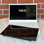 NEC LAVIE N15 N156C/EAW PC-N156CEAW 固いものを挟んで液晶画面が割れた