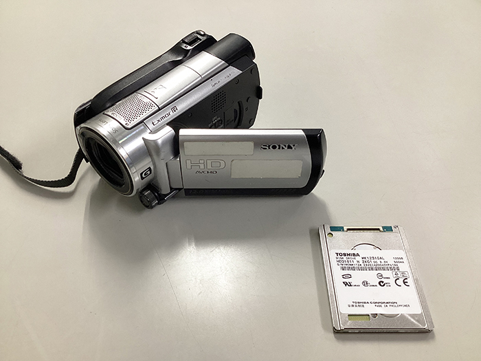 SONY Handycam HDR-XR500V データ復旧 水に濡れて電源が入らない