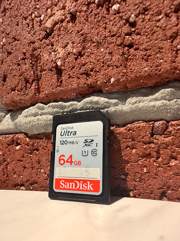 SanDisk SDカード フォーマットする必要があります。フォーマットしますか？