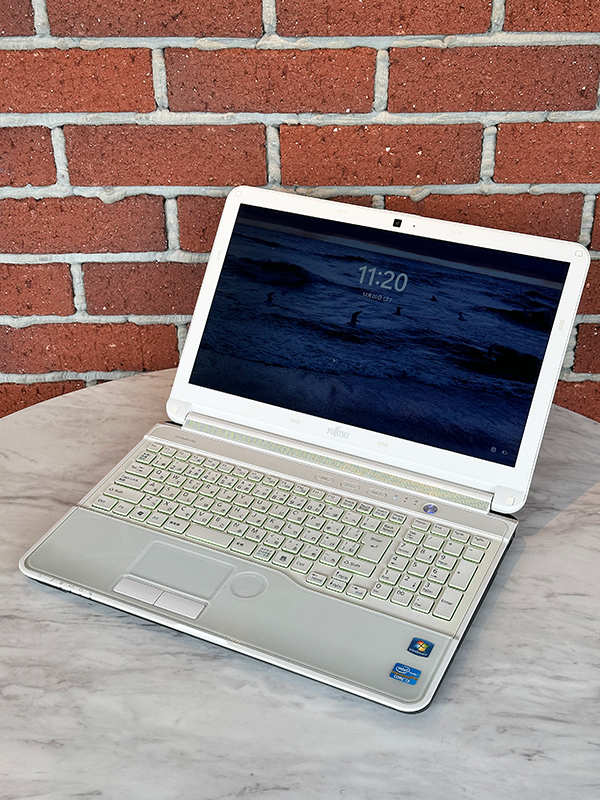 富士通 LIFEBOOK AH53/G FMVA53GWK Windows 11 アップグレード SSD換装 メモリ増設